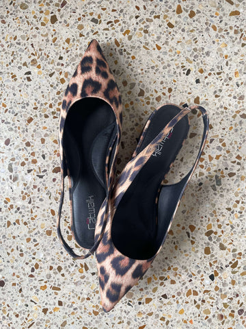 Women’s pointed toe flats are trending