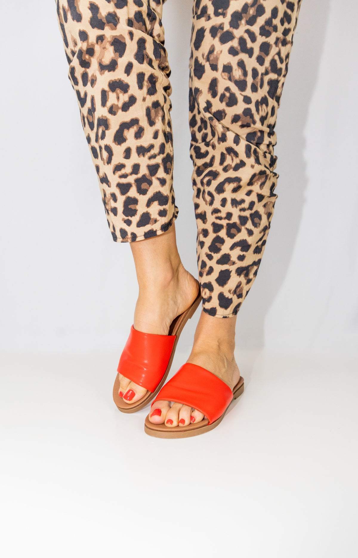 Inniu Catwalk Sunnie Flat Sandal Red