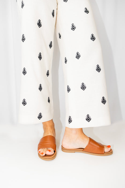 Inniu Catwalk Sunnie Flat Sandal Tan