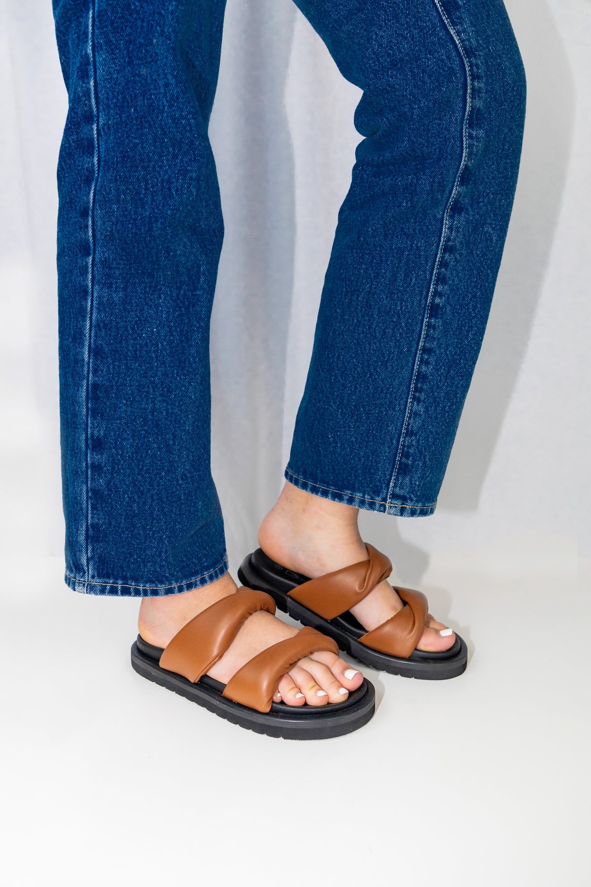 Inniu Catwalk Vacay Flat Sandals Tan Black