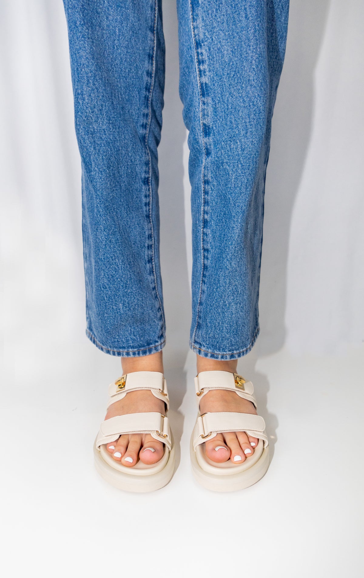 Inniu Catwalk Vancer Flat Sandal Vanilla